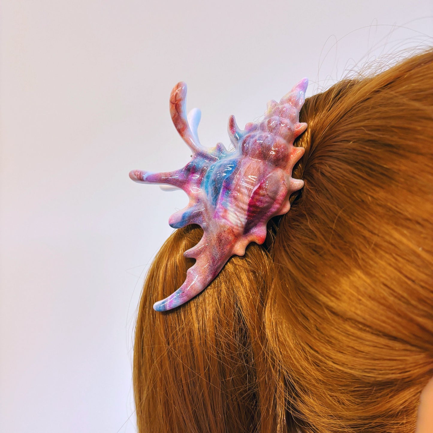 Velvet Claws Realistic Conch Shell Hair Claw in Mermaid Colors | Claw Clip in Velvet Travel Bag