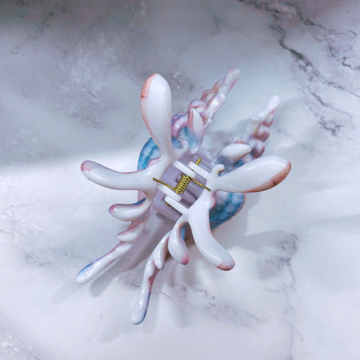 Velvet Claws Realistic Conch Shell Hair Claw in Mermaid Colors | Claw Clip in Velvet Travel Bag